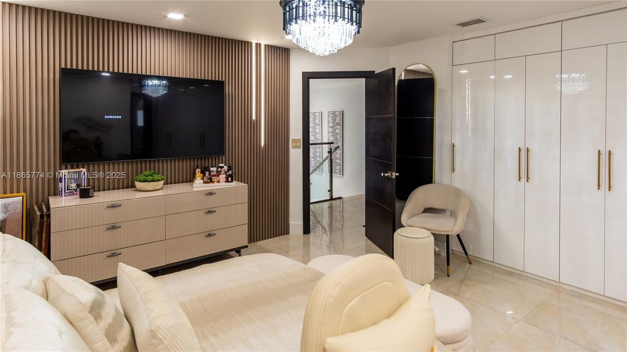 Active With Contract: $985,000 (5 beds, 4 baths, 2728 Square Feet)