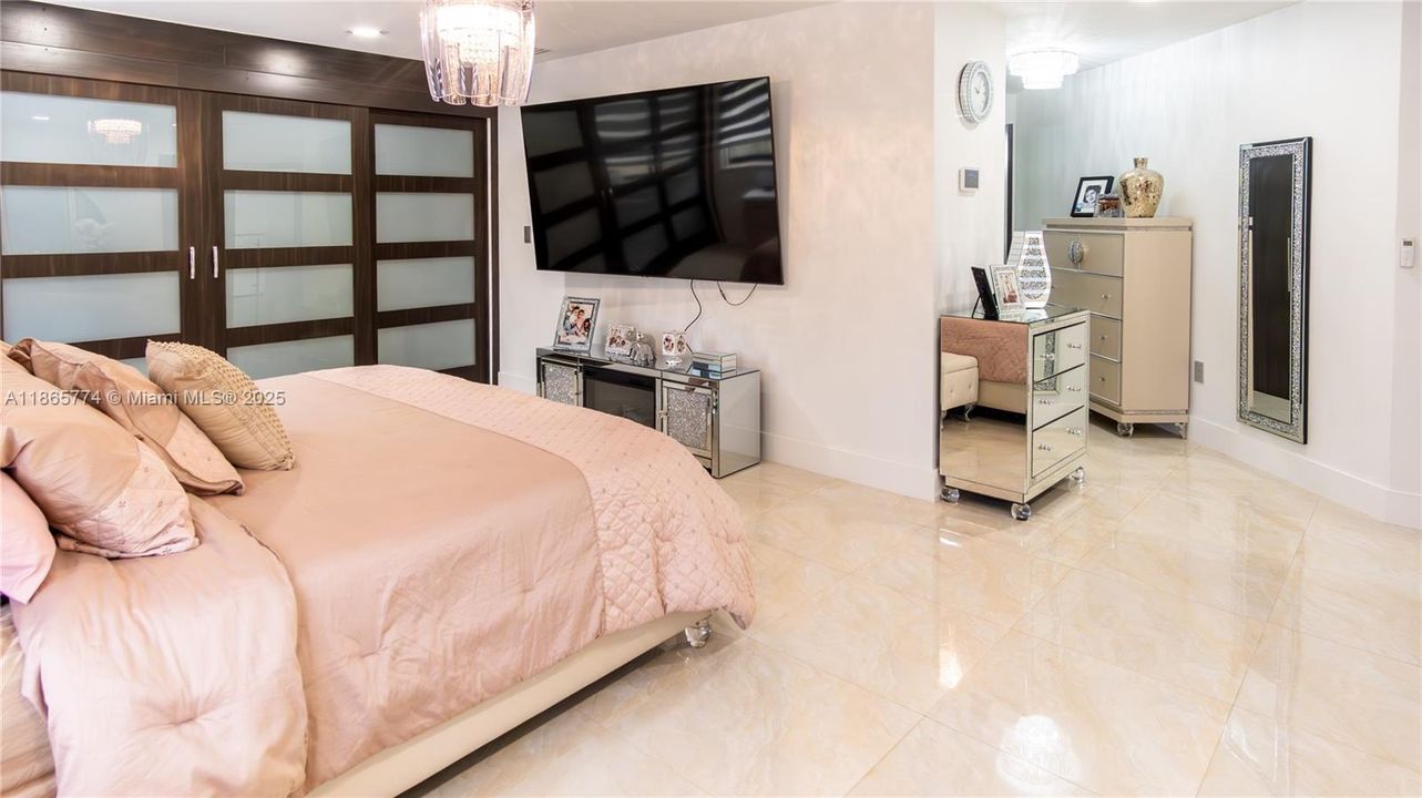 Active With Contract: $985,000 (5 beds, 4 baths, 2728 Square Feet)