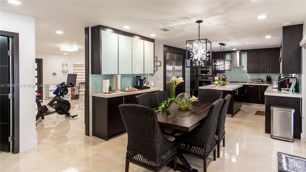 Active With Contract: $985,000 (5 beds, 4 baths, 2728 Square Feet)