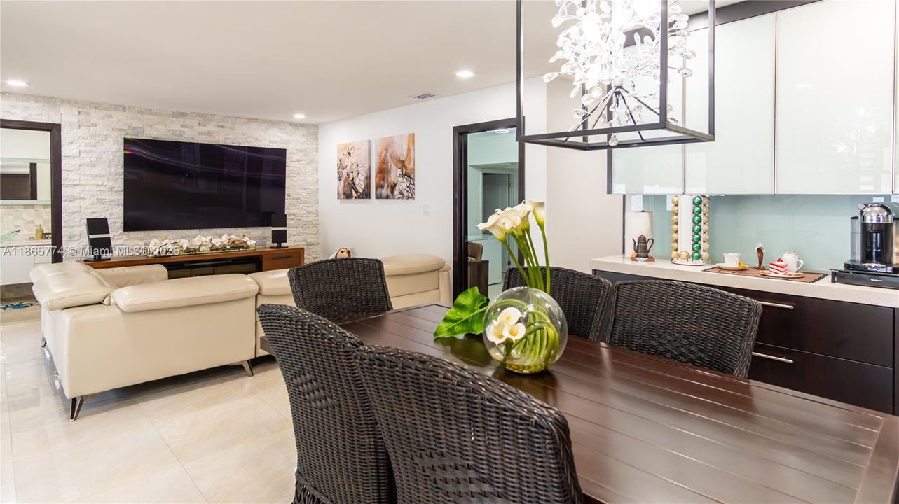 Active With Contract: $985,000 (5 beds, 4 baths, 2728 Square Feet)