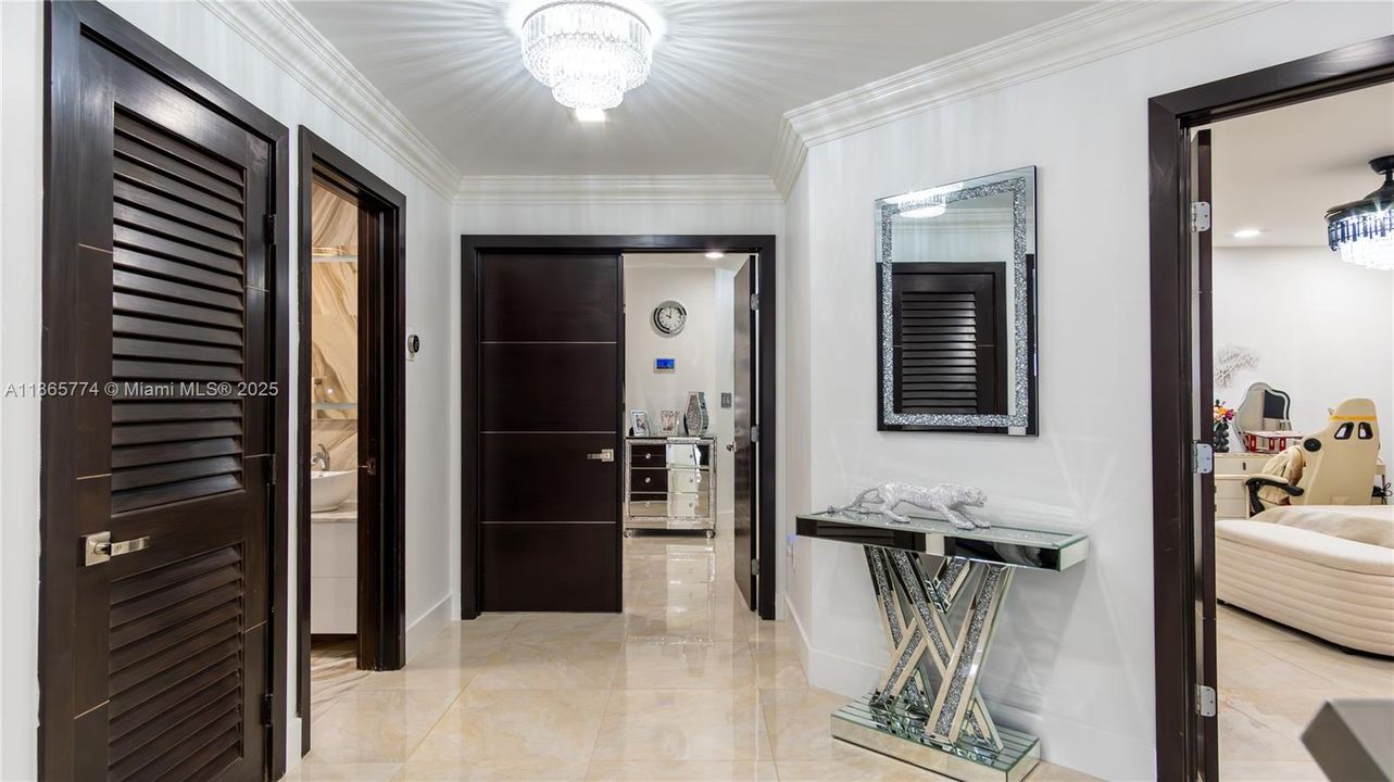 Active With Contract: $985,000 (5 beds, 4 baths, 2728 Square Feet)