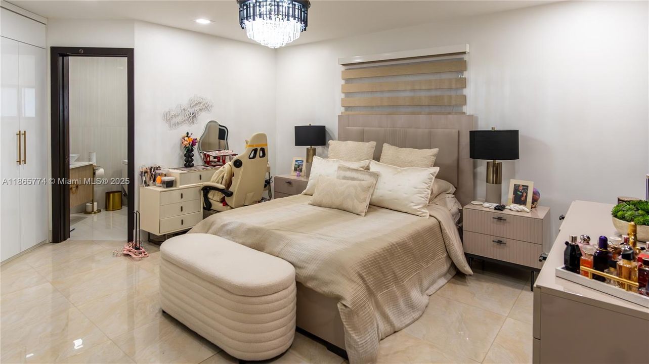 Active With Contract: $985,000 (5 beds, 4 baths, 2728 Square Feet)