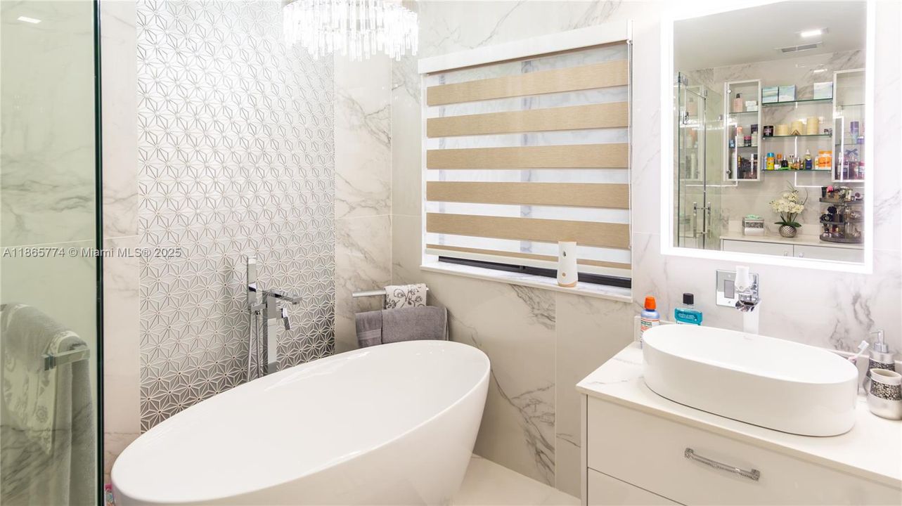 Active With Contract: $985,000 (5 beds, 4 baths, 2728 Square Feet)