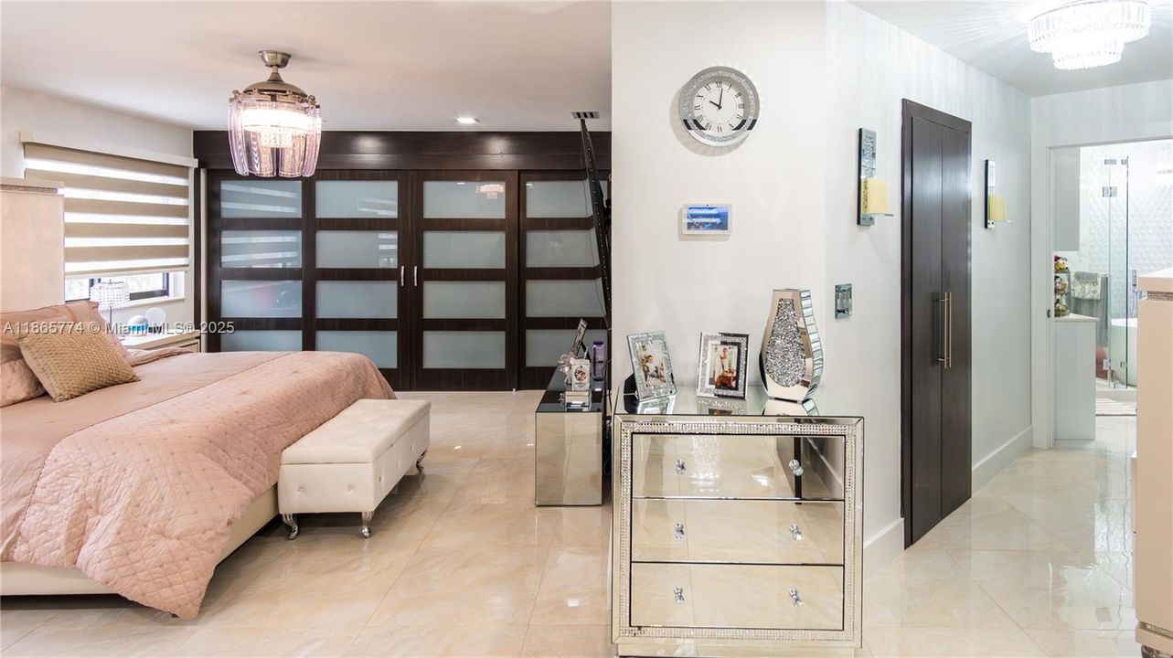 Active With Contract: $985,000 (5 beds, 4 baths, 2728 Square Feet)