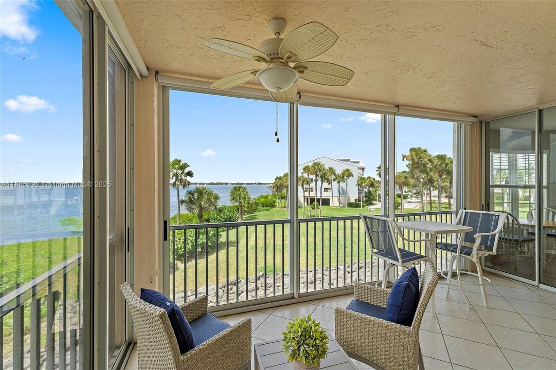 待售: $649,900 (2 贝兹, 2 浴室, 1204 平方英尺)