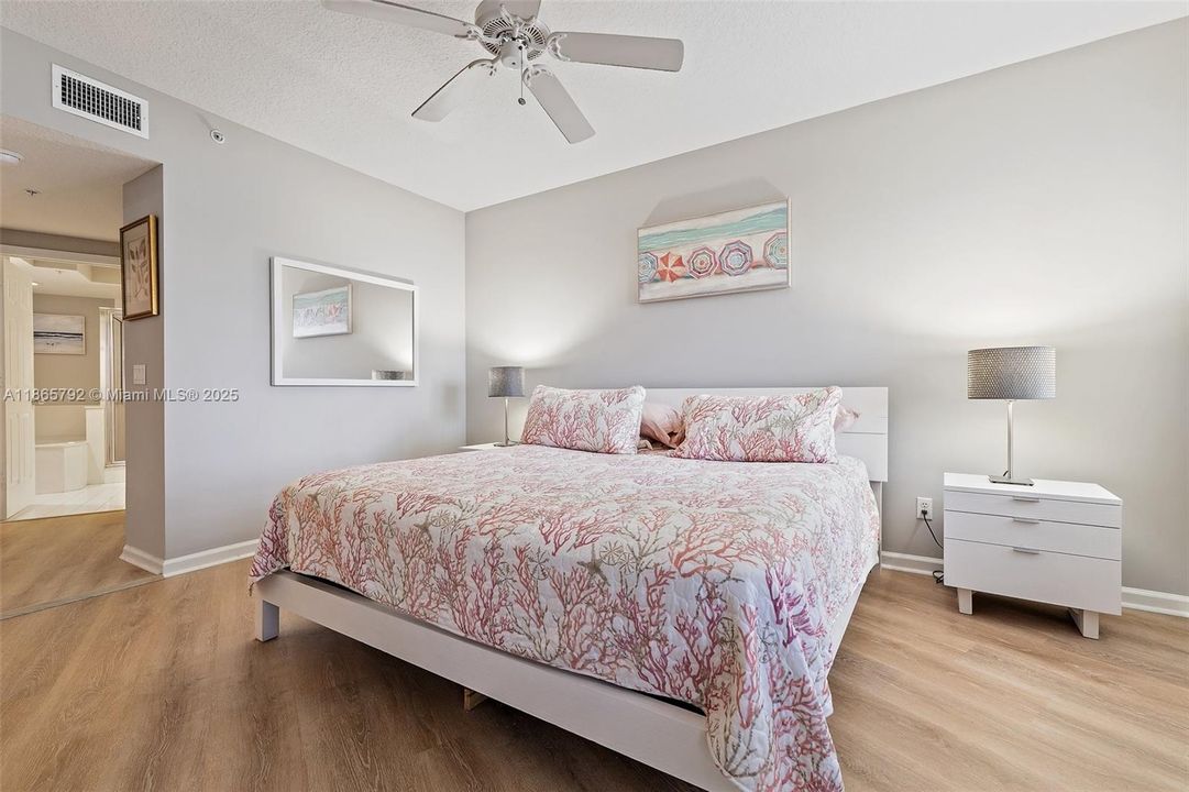 待售: $649,900 (2 贝兹, 2 浴室, 1204 平方英尺)