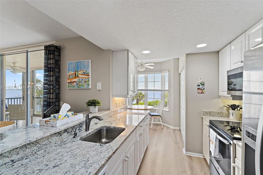 待售: $649,900 (2 贝兹, 2 浴室, 1204 平方英尺)