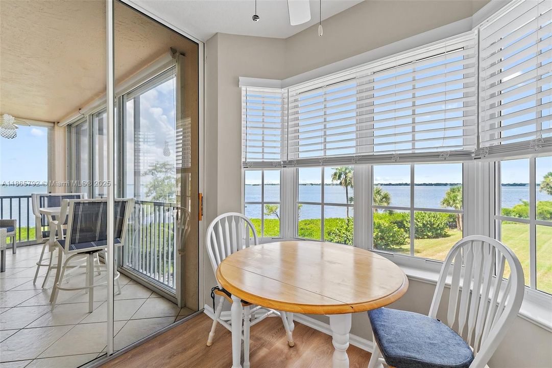 待售: $649,900 (2 贝兹, 2 浴室, 1204 平方英尺)