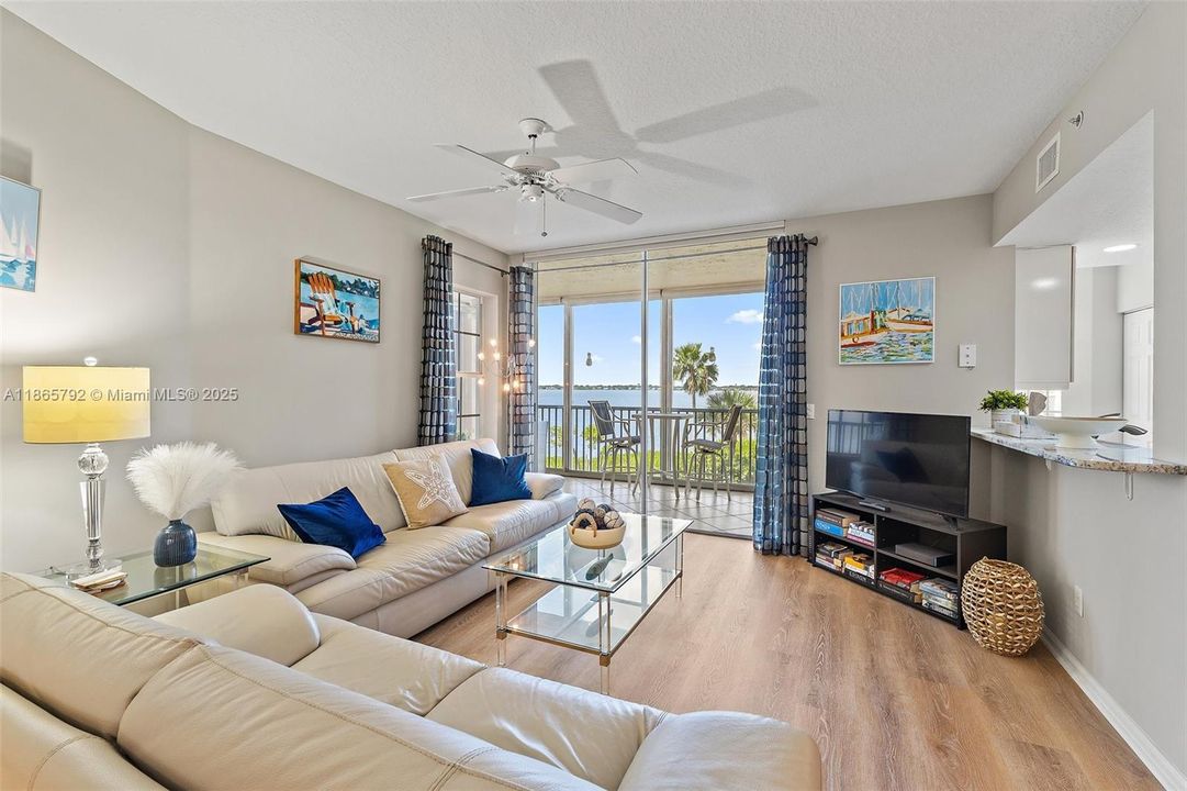 待售: $649,900 (2 贝兹, 2 浴室, 1204 平方英尺)