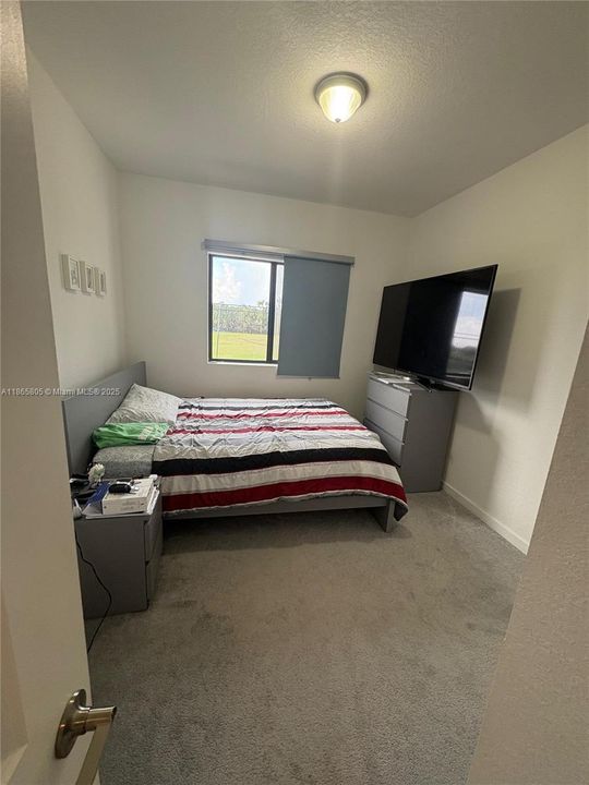 For Sale: $400,000 (3 beds, 2 baths, 1463 Square Feet)