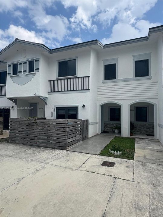 For Sale: $400,000 (3 beds, 2 baths, 1463 Square Feet)