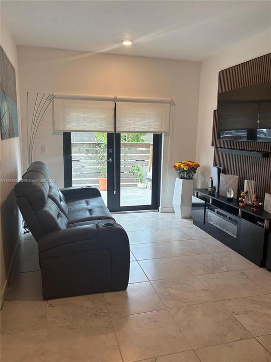 For Sale: $400,000 (3 beds, 2 baths, 1463 Square Feet)