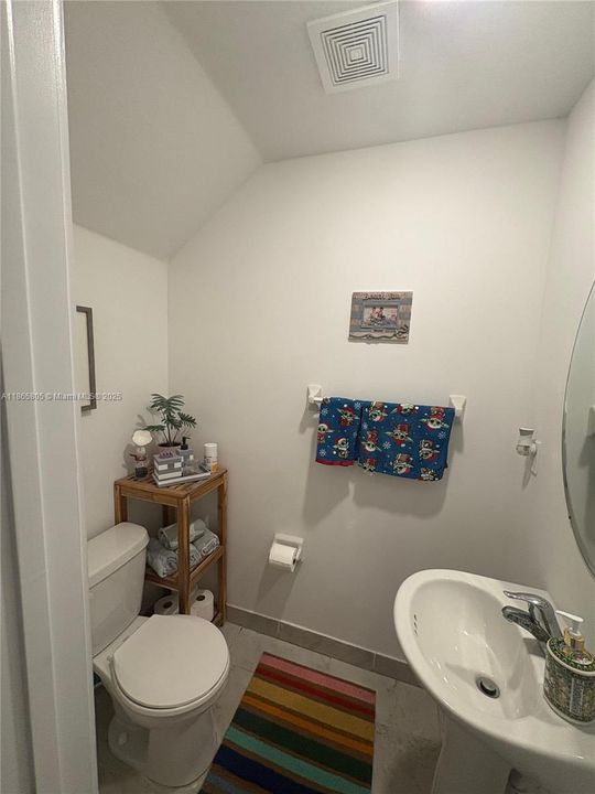 For Sale: $400,000 (3 beds, 2 baths, 1463 Square Feet)