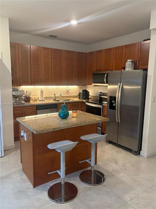 For Sale: $400,000 (3 beds, 2 baths, 1463 Square Feet)