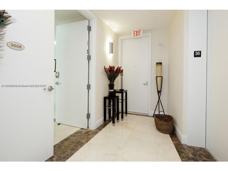 Недавно продано: $2,300,000 (3 спален, 3 ванн, 1909 Квадратных фут)