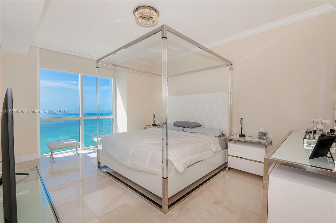 Недавно продано: $2,300,000 (3 спален, 3 ванн, 1909 Квадратных фут)