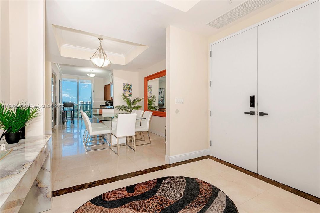 Недавно продано: $2,300,000 (3 спален, 3 ванн, 1909 Квадратных фут)