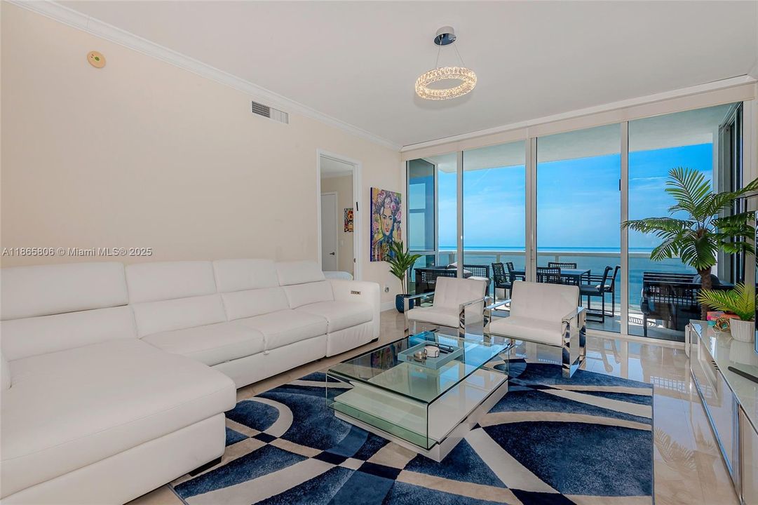 Недавно продано: $2,300,000 (3 спален, 3 ванн, 1909 Квадратных фут)