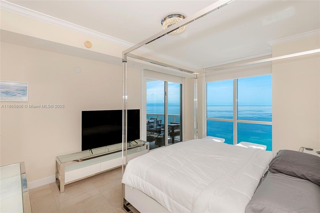 Недавно продано: $2,300,000 (3 спален, 3 ванн, 1909 Квадратных фут)