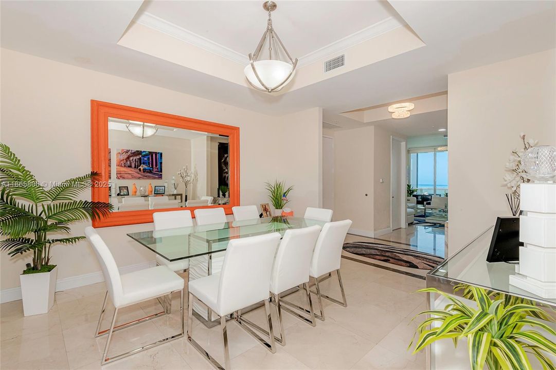 Недавно продано: $2,300,000 (3 спален, 3 ванн, 1909 Квадратных фут)