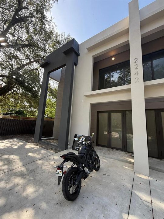 Active With Contract: $3,800 (4 beds, 3 baths, 2223 Square Feet)