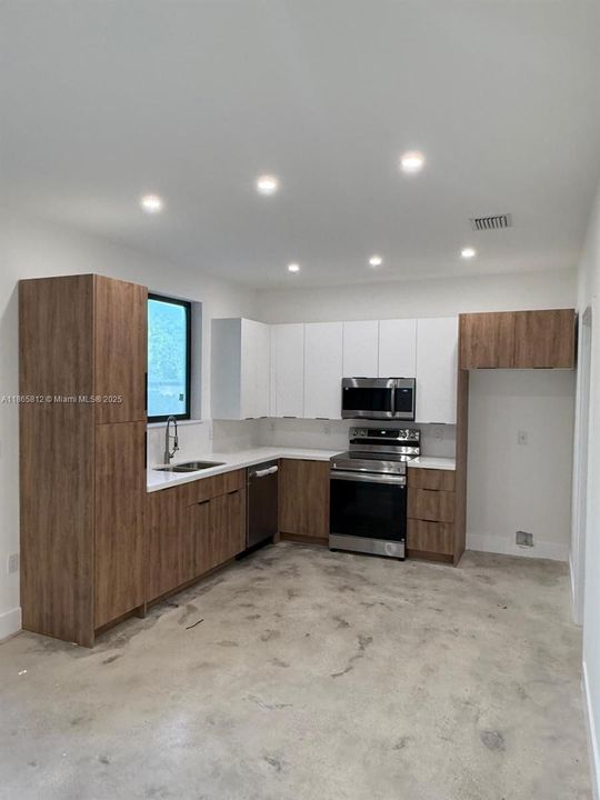 Active With Contract: $3,800 (4 beds, 3 baths, 2223 Square Feet)