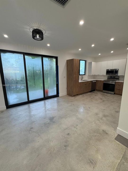 Active With Contract: $3,800 (4 beds, 3 baths, 2223 Square Feet)