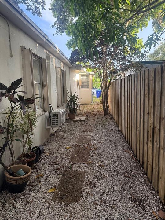 Recently Rented: $1,400 (1 beds, 1 baths, 1766 Square Feet)