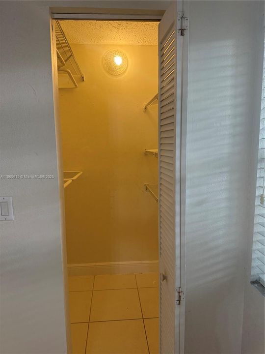 Recently Rented: $1,400 (1 beds, 1 baths, 1766 Square Feet)