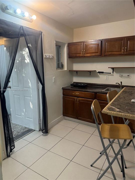 Recently Rented: $1,400 (1 beds, 1 baths, 1766 Square Feet)