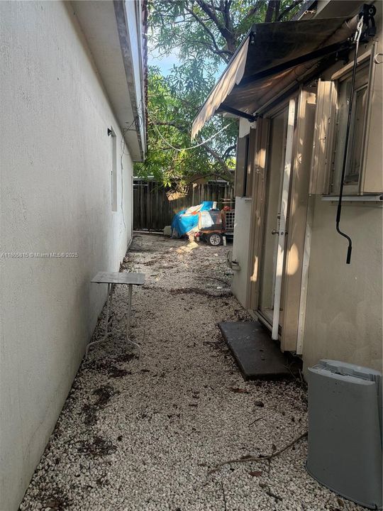 Recently Rented: $1,400 (1 beds, 1 baths, 1766 Square Feet)