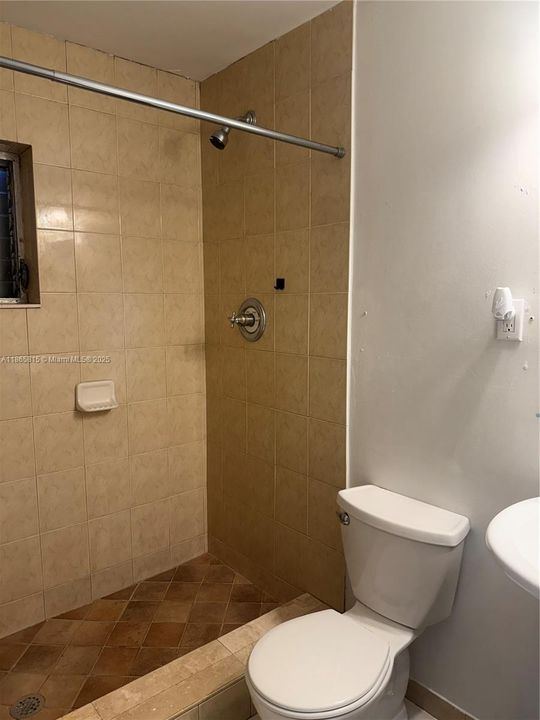 Recently Rented: $1,400 (1 beds, 1 baths, 1766 Square Feet)