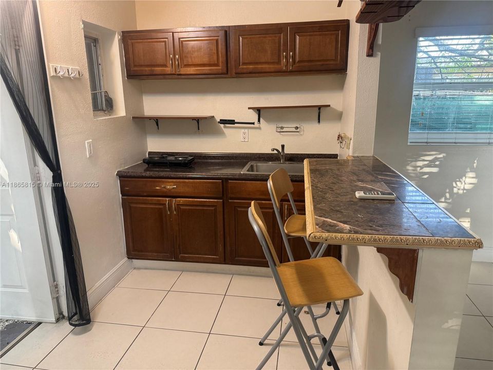 Recently Rented: $1,400 (1 beds, 1 baths, 1766 Square Feet)