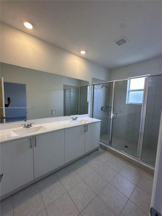 Recently Rented: $3,300 (3 beds, 2 baths, 0 Square Feet)