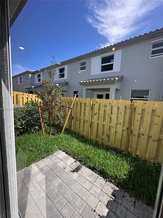 Recently Rented: $3,300 (3 beds, 2 baths, 0 Square Feet)