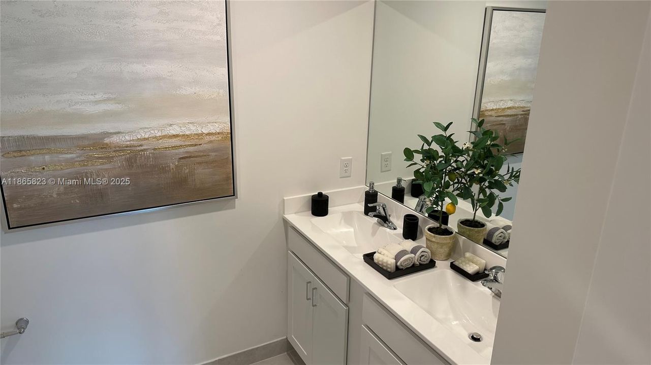 最近租的: $2,800 (3 贝兹, 2 浴室, 1600 平方英尺)