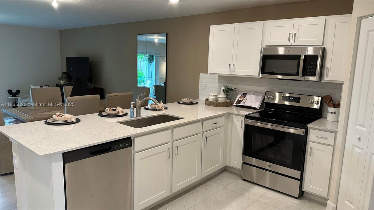 最近租的: $2,800 (3 贝兹, 2 浴室, 1600 平方英尺)