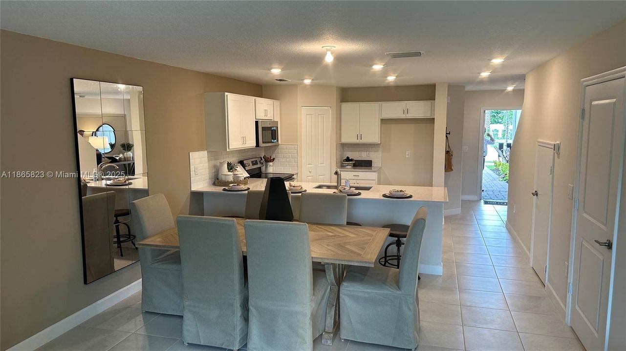 最近租的: $2,800 (3 贝兹, 2 浴室, 1600 平方英尺)