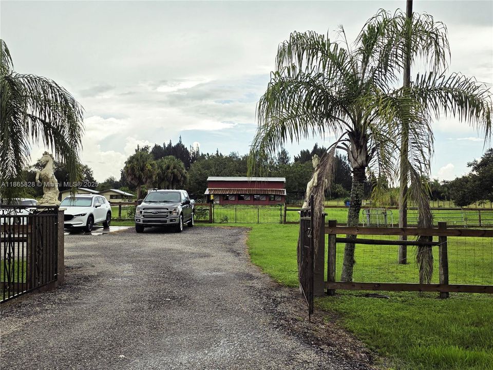 На продажу: $45,000 (1.09 acres)