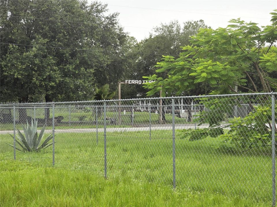 На продажу: $45,000 (1.09 acres)