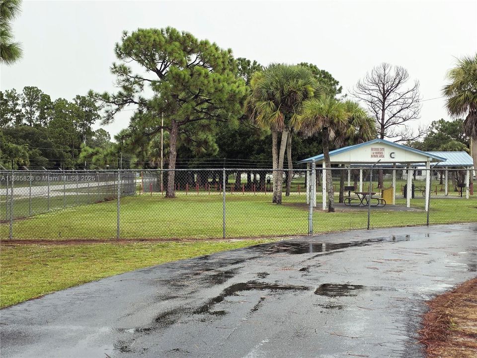 На продажу: $45,000 (1.09 acres)