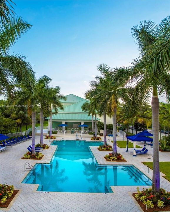 待售: $170,000 (1 贝兹, 1 浴室, 705 平方英尺)