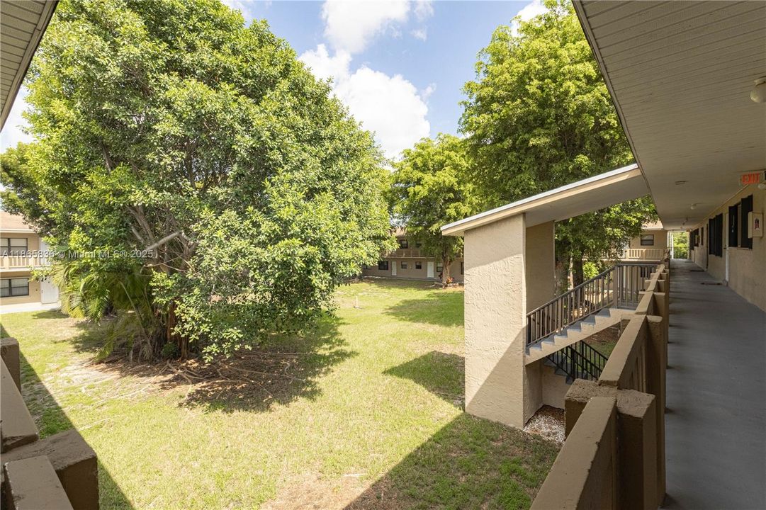 For Sale: $190,000 (2 beds, 2 baths, 940 Square Feet)