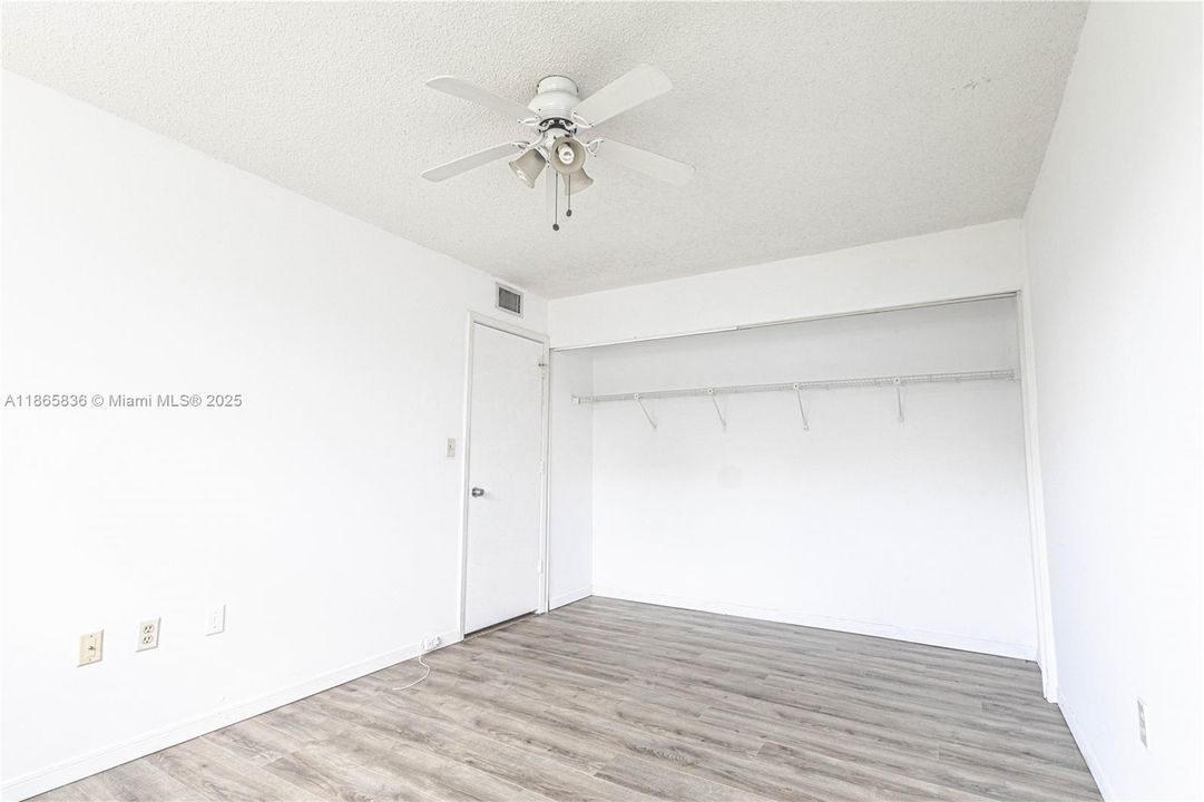 For Sale: $190,000 (2 beds, 2 baths, 940 Square Feet)