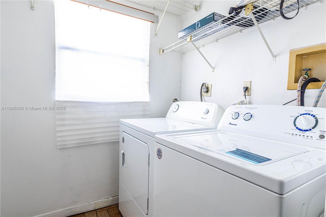 For Sale: $190,000 (2 beds, 2 baths, 940 Square Feet)