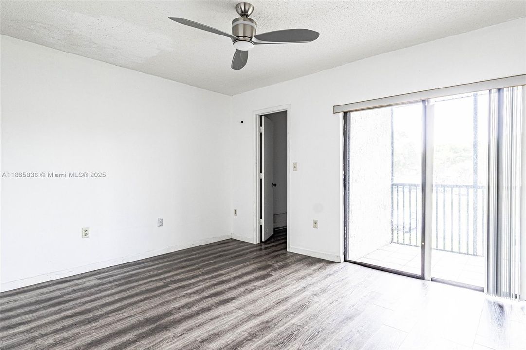 For Sale: $190,000 (2 beds, 2 baths, 940 Square Feet)
