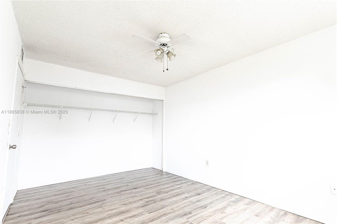 For Sale: $190,000 (2 beds, 2 baths, 940 Square Feet)