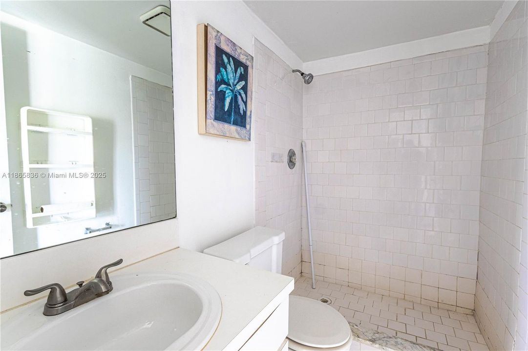 For Sale: $190,000 (2 beds, 2 baths, 940 Square Feet)