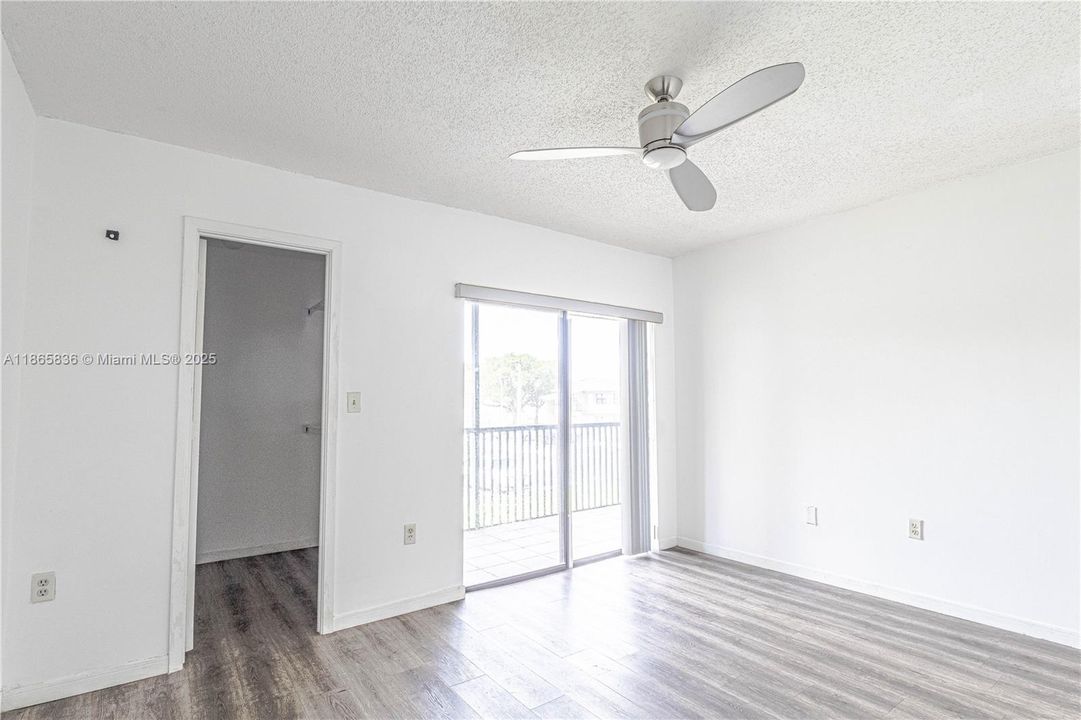 For Sale: $190,000 (2 beds, 2 baths, 940 Square Feet)