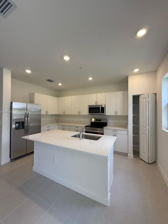 最近租的: $3,400 (3 贝兹, 2 浴室, 0 平方英尺)